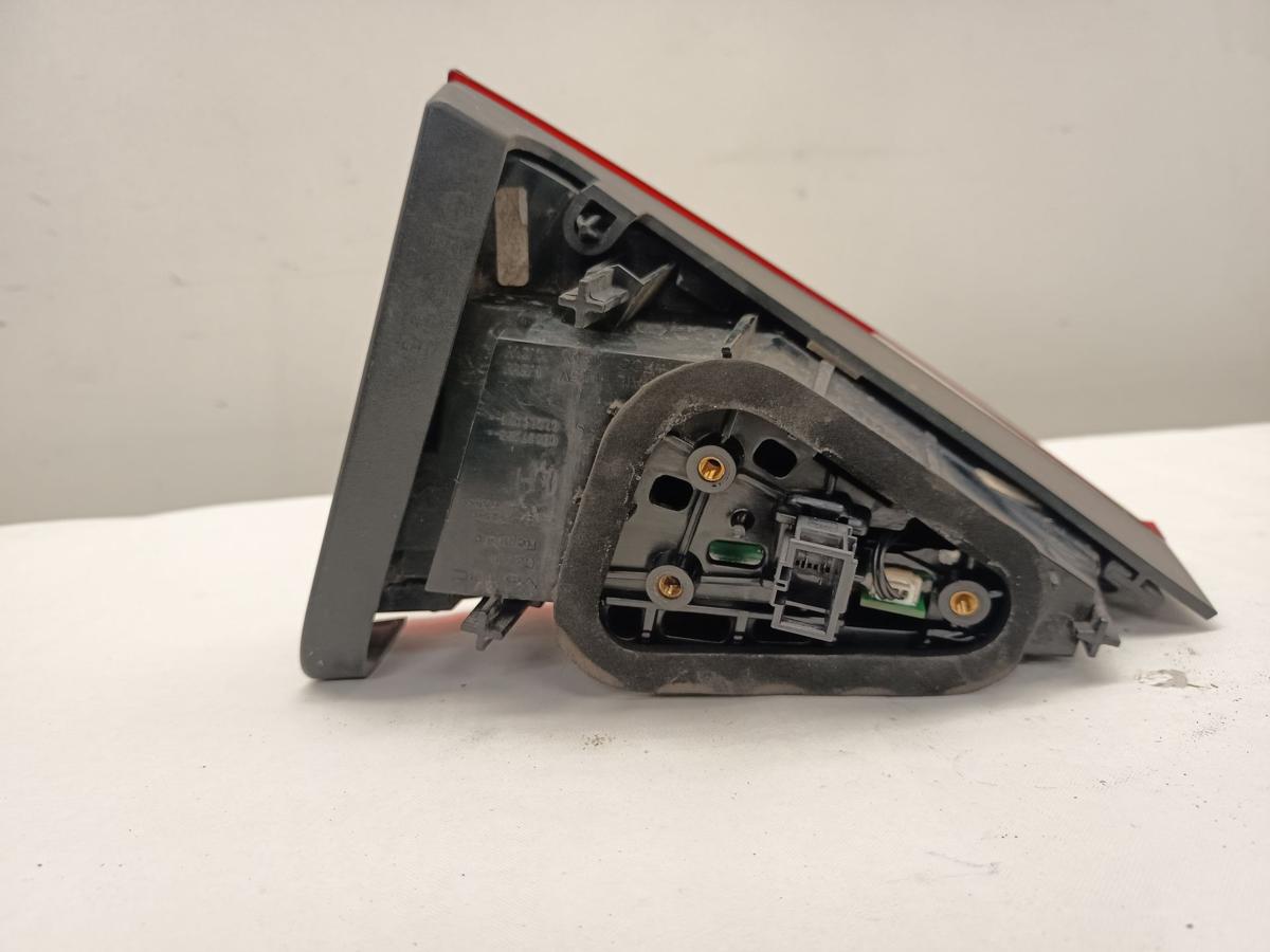 Skoda Superb 3V Kombi original Rück/Schluss/Heckleuchte rechts innen Bj 2016