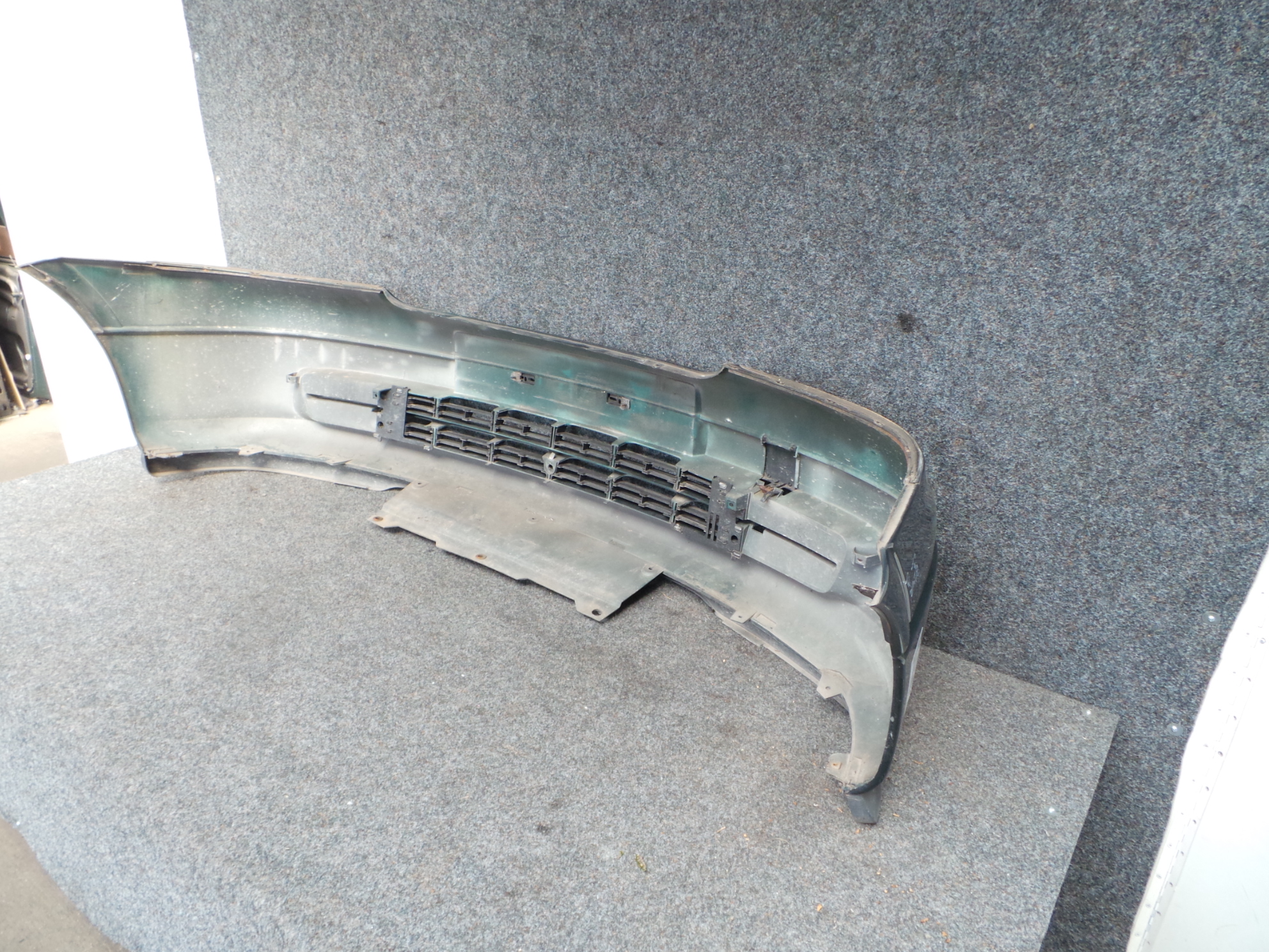 Opel Astra (G) Caravan BJ 2000 Stoßstange vorn Stoßfänger Grün