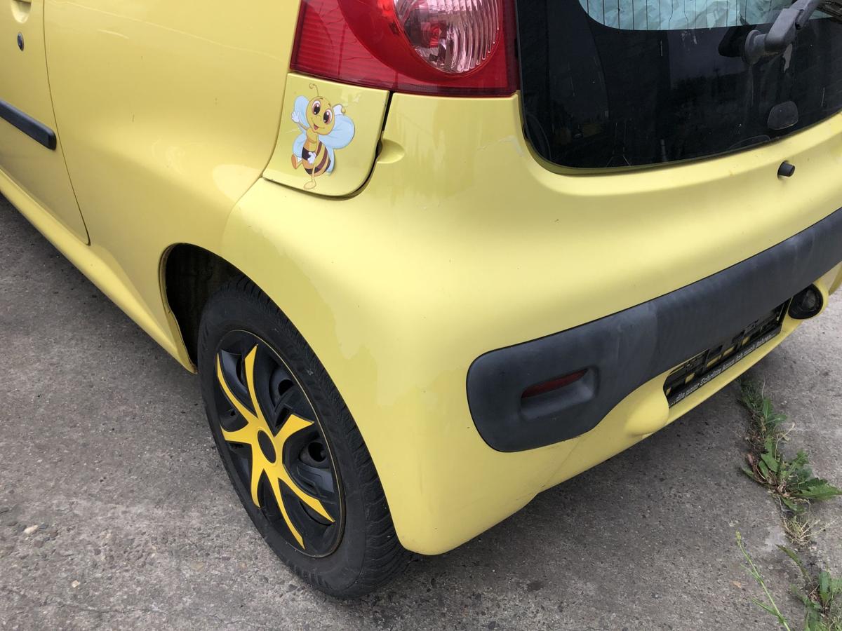 Peugeot 107 Typ P Sto&szlig;f&auml;nger hinten Hecksch&uuml;rze Sto&szlig;stange KBL Citrus Gelb