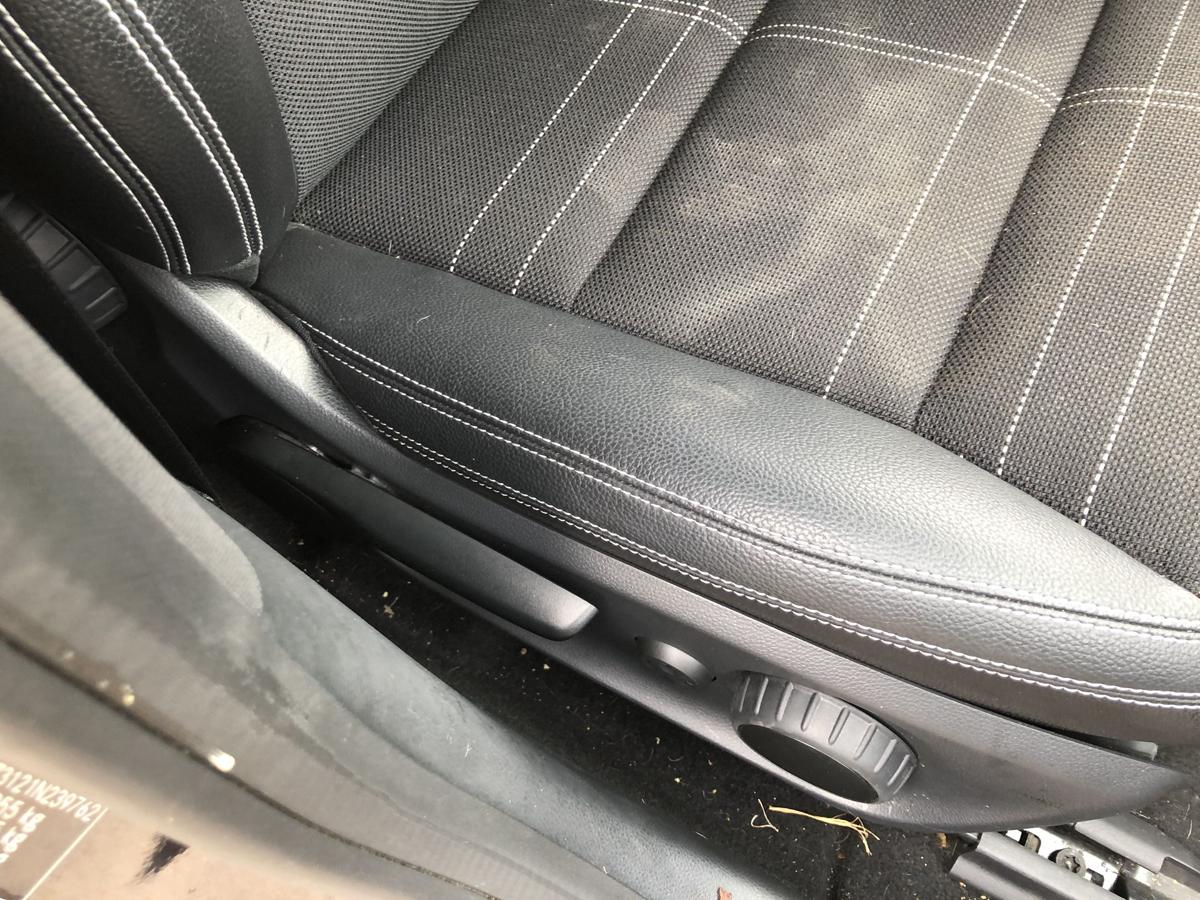 Mercedes CLA C117 bis 16 Sitz vorn rechts Beifahrersitz Stoff Artico Heizung