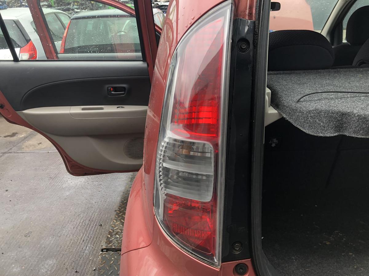 Daihatsu Sirion M300 original R&uuml;ckleuchte links Heck/Schluss/Licht Bj 2005