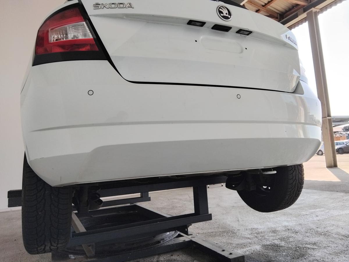Skoda Fabia 3 III NJ orig.Stoßfänger Stoßstange hinten Steilheck PDC BJ2014 LF9F Laser White