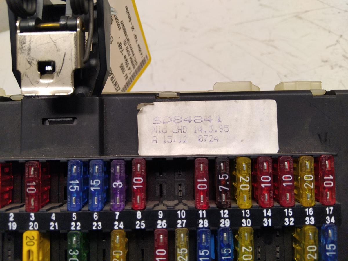 Ford Escort GAL Sicherungskasten Zentralelektrik 95AG14A073DB BJ1995 Ford Escort GAL Sicherungskasten Zentralelektrik 95AG14A073DB BJ1995