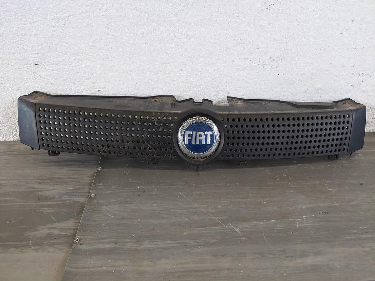 Fiat Panda 169 Bj.05 Grill Kühlergrill Frontgrill 735314236 Logo blau