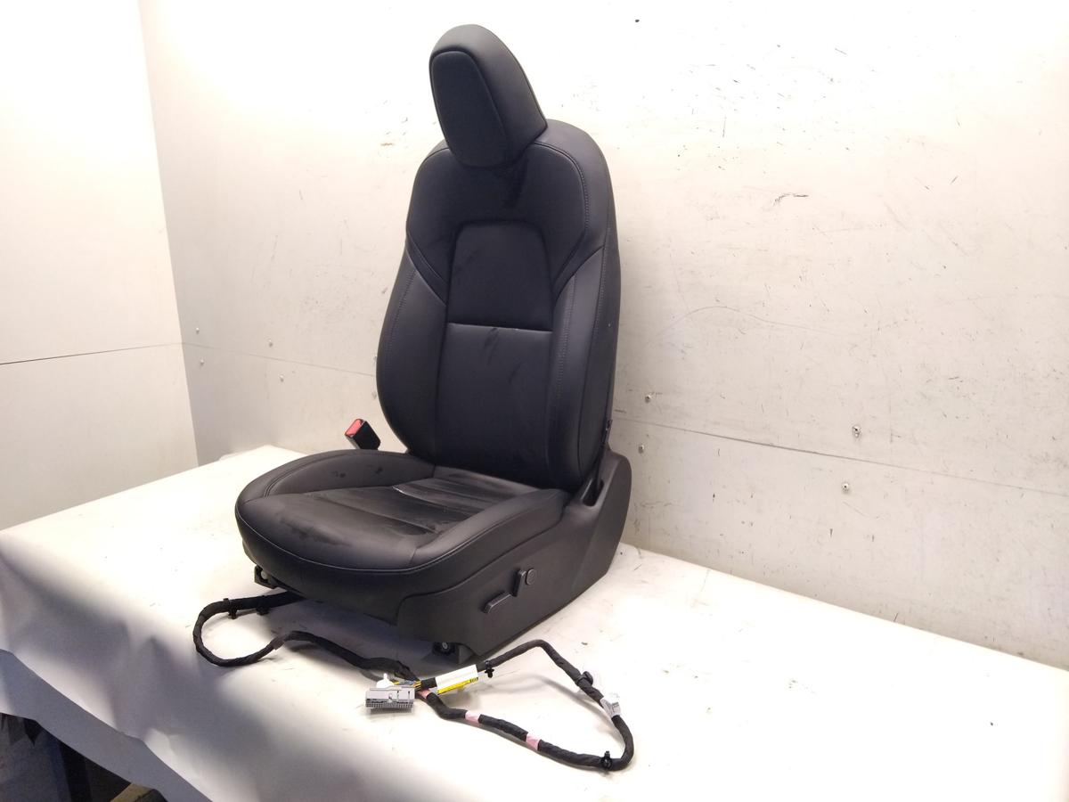Tesla Model Y original Sitz vorn links Fahrersitz schwarz Pure Black BJ2023