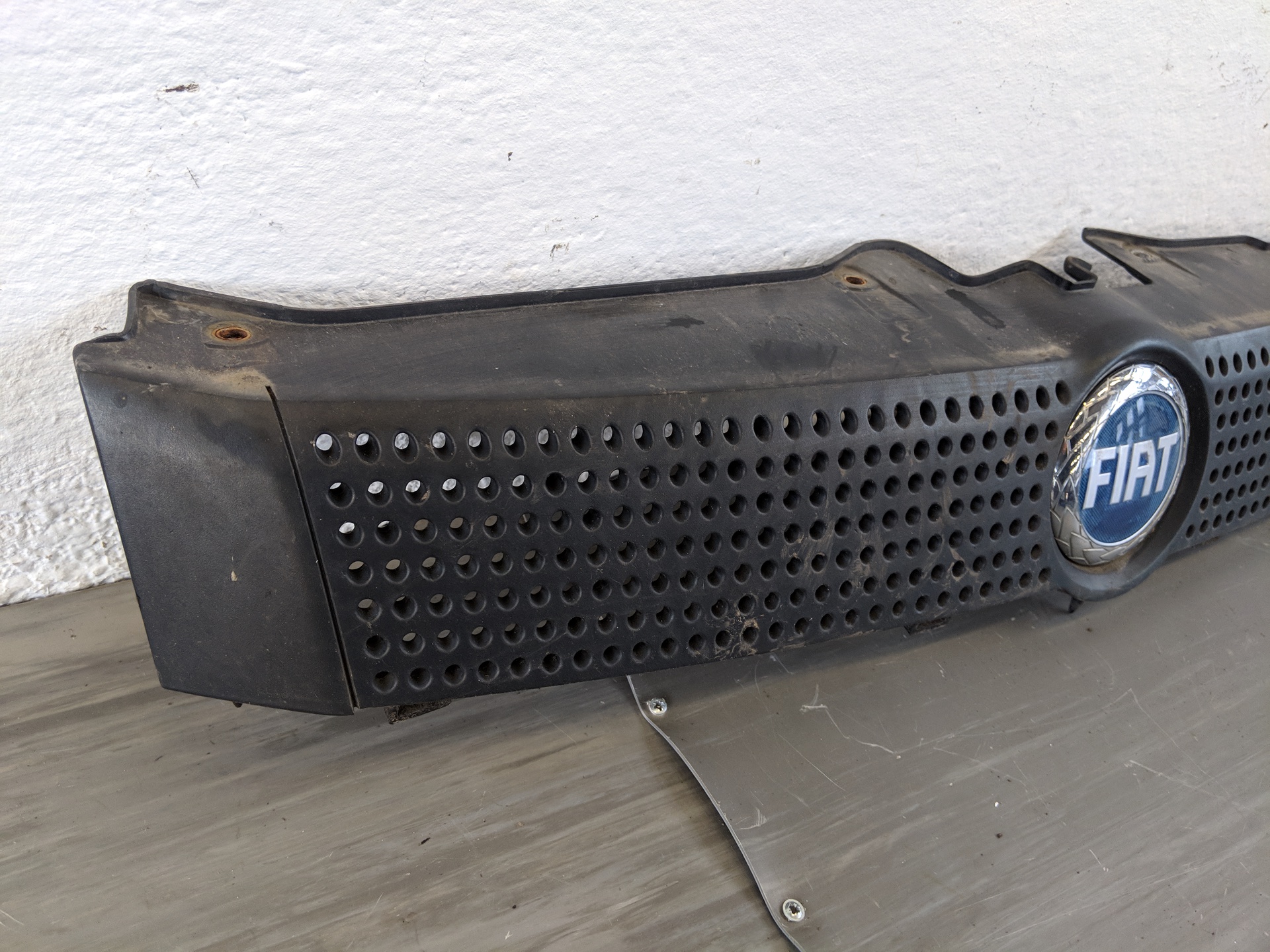 Fiat Panda 169 Bj.05 Grill Kühlergrill Frontgrill 735314236 Logo blau