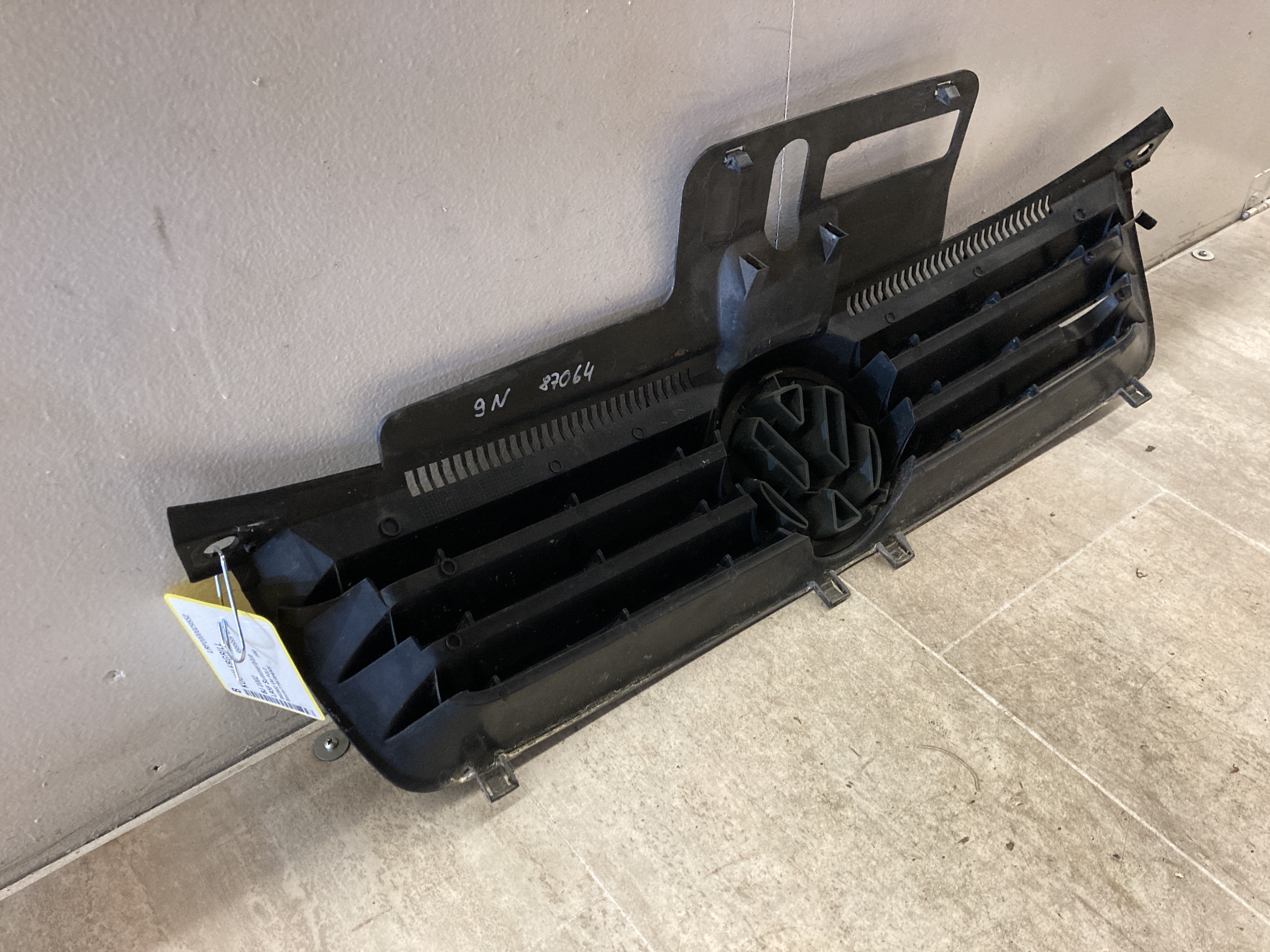 VW Polo 9n 01-05 Kühlergrill Grill Frontgrill 6Q0853651C