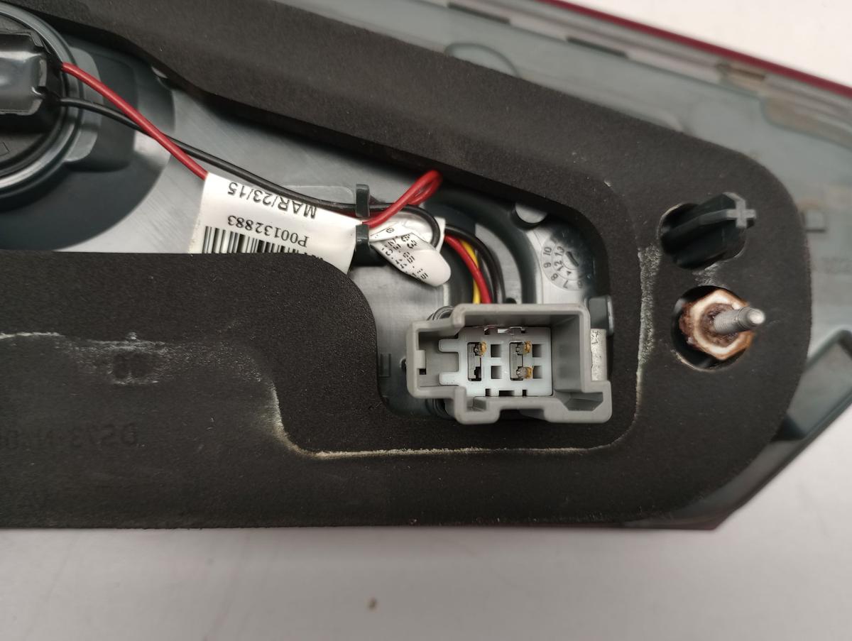 Ford Mondeo V BA7 orig Rückleuchte innen rechts Heckklappe LED Bj 2015