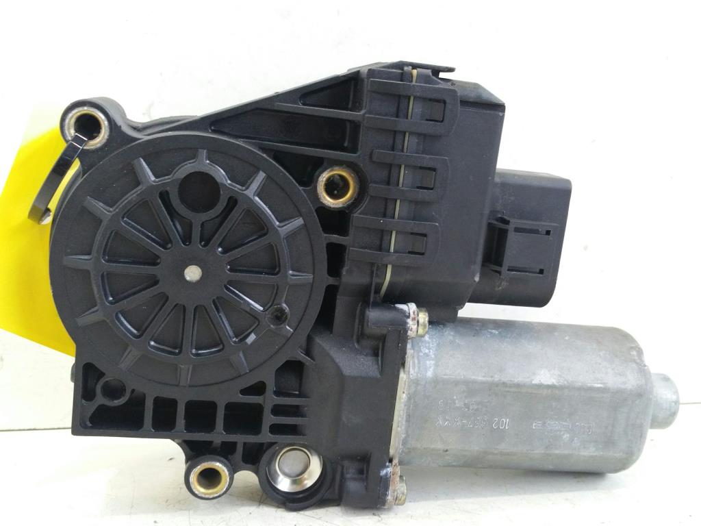 Audi A6 4B Bj.00 orig. Fensterhebermotor hinten rechts 0130821785 BOSCH