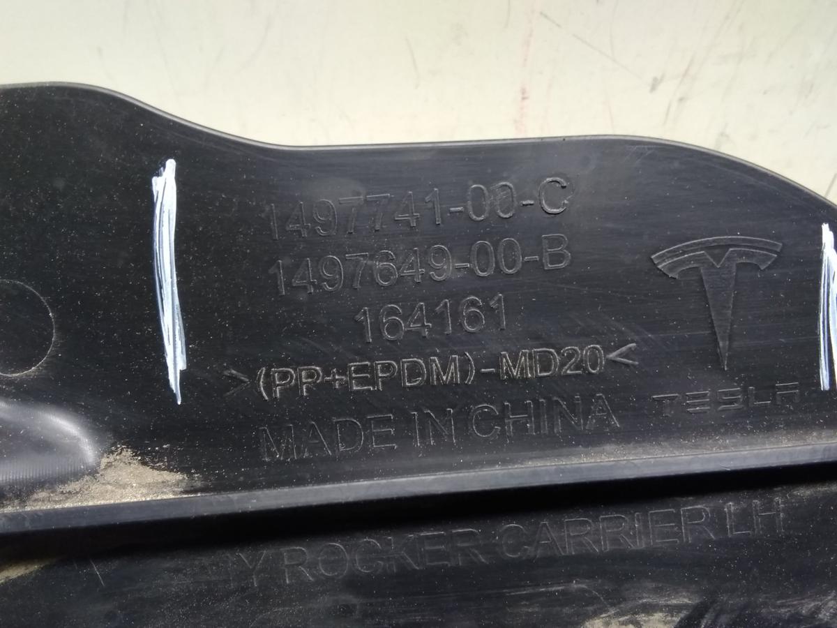 Tesla Model Y original Schwellerverkleidung links 2-teilig Bj.2022