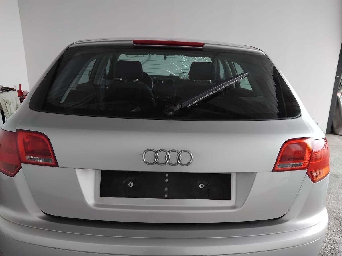 Audi A3 8P Sportback Heckklappe lichtsilber LY7W mit Heckscheibe 5 Türer BJ2006