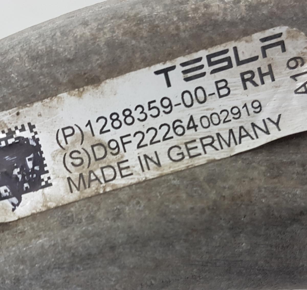 Tesla Model Y Querlenkersatz vorn rechts Satz Querlenker Bj2022 1288326-00-A