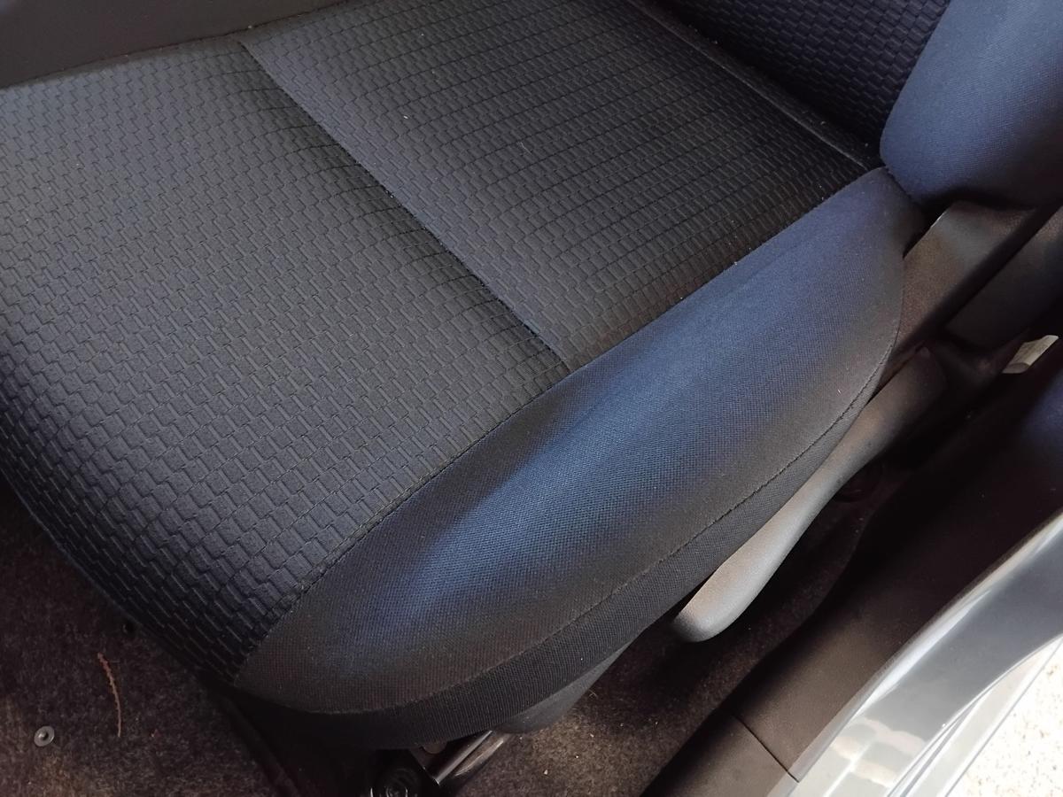 Nissan Micra 4 K13 original Sitz vorn links Fahrersitz Stoff schwarz BJ2013