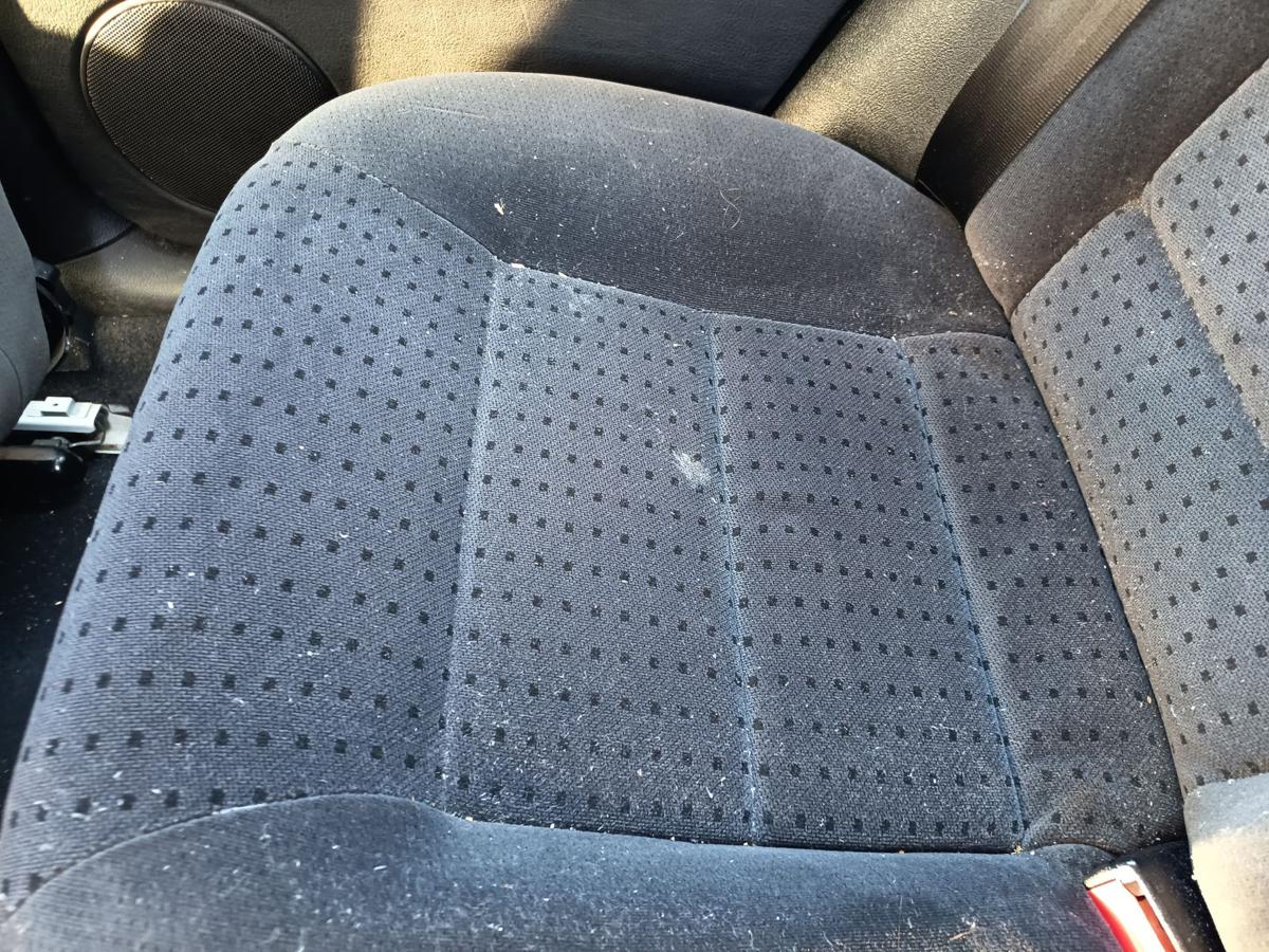 VW Golf IV Limo original R&uuml;cksitzbank geteilt Armlehne Stoff schwarz Bj 1999