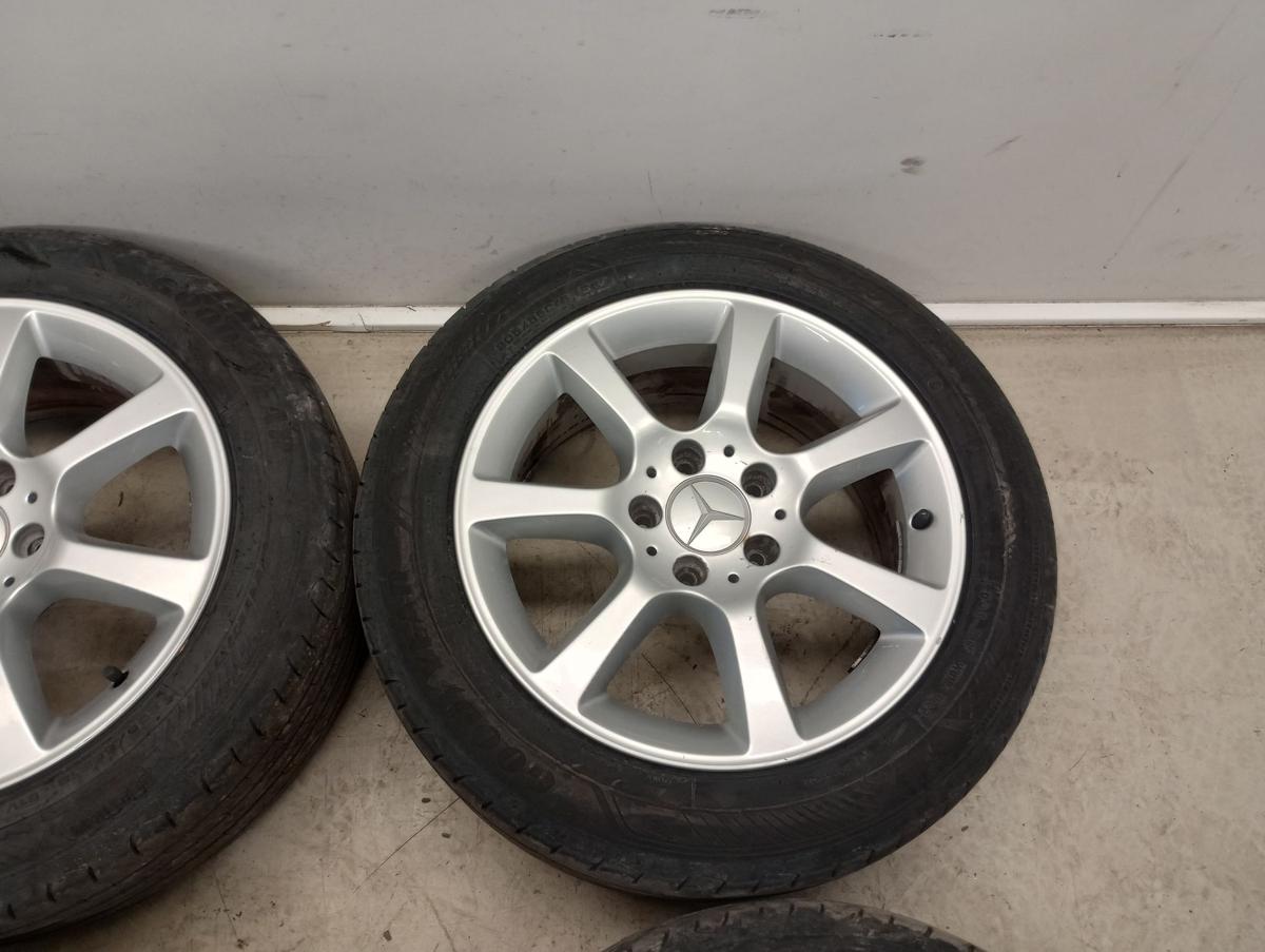Mercedes C-Klasse W203 Satz orig Alufelgen 7x16 ET 31 A2034013002 mit Reifen