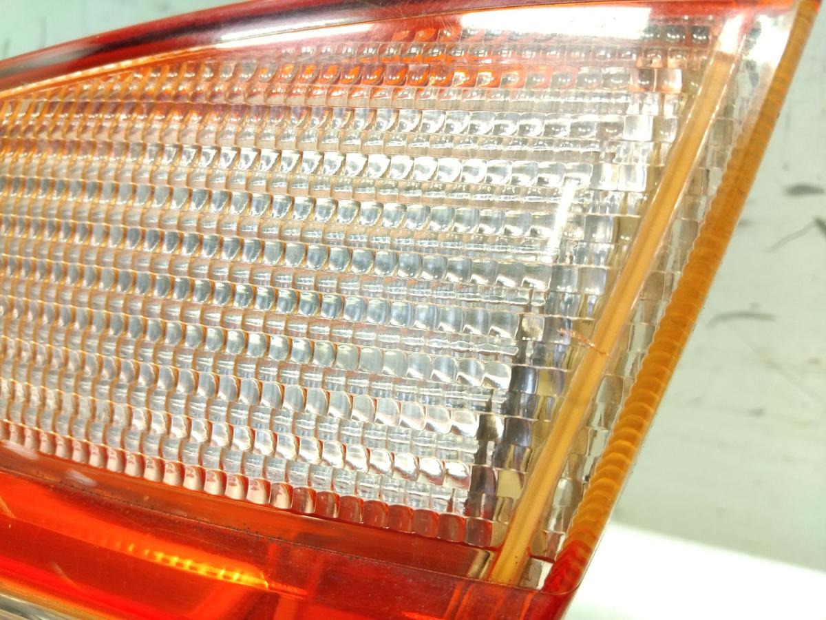 Toyota Avensis T22 Kombi R&uuml;ckleuchte Schlussleuchte rechts innen Facelift BJ2002
