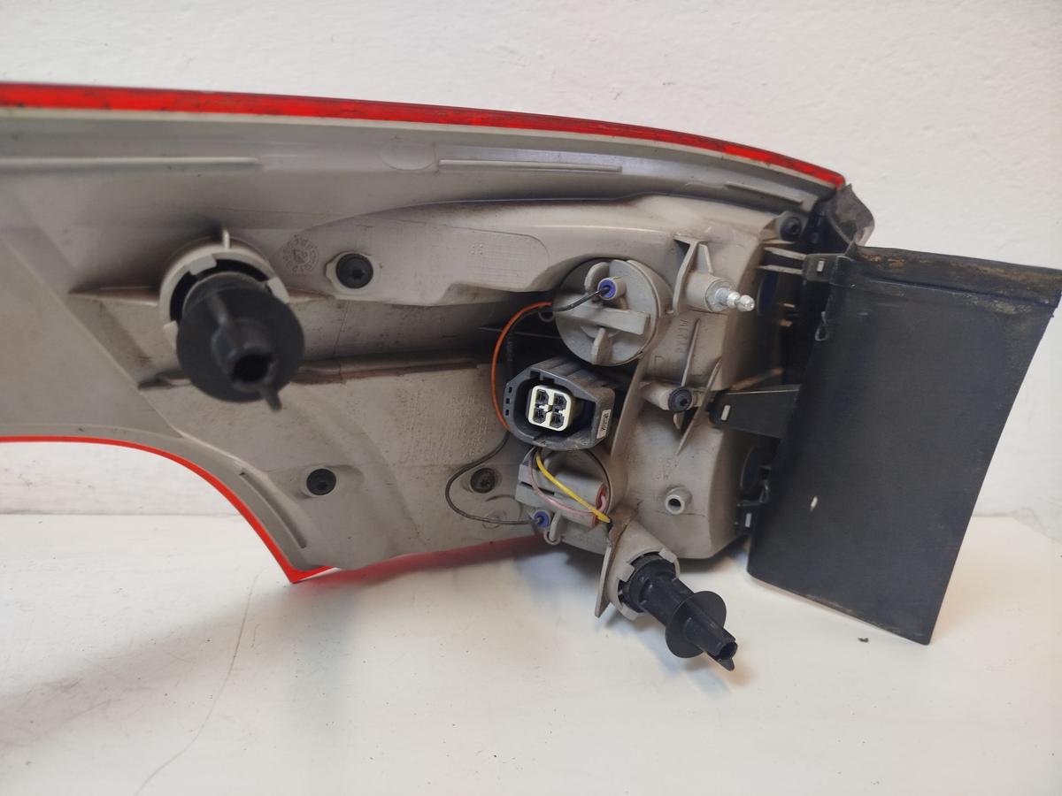 Ford Focus DYB CEW Turnier R&uuml;ckleuchte rechts au&szlig;en Ecke Facelift OHNE LED