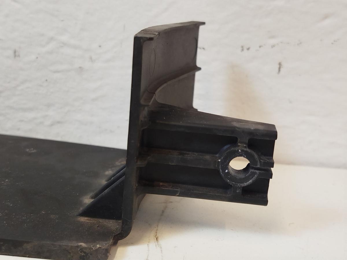 Hyundai i30 PD Mild Hybrid Luftf&uuml;hrung vorn Schlosstr&auml;ger Plastikluftleitblech