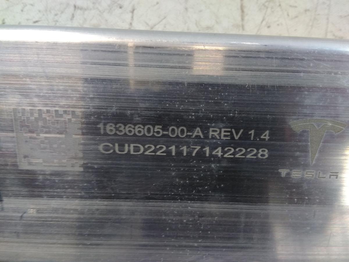 Tesla Model Y original Träger Halter Kühler oben BJ2023 1636605-00-A