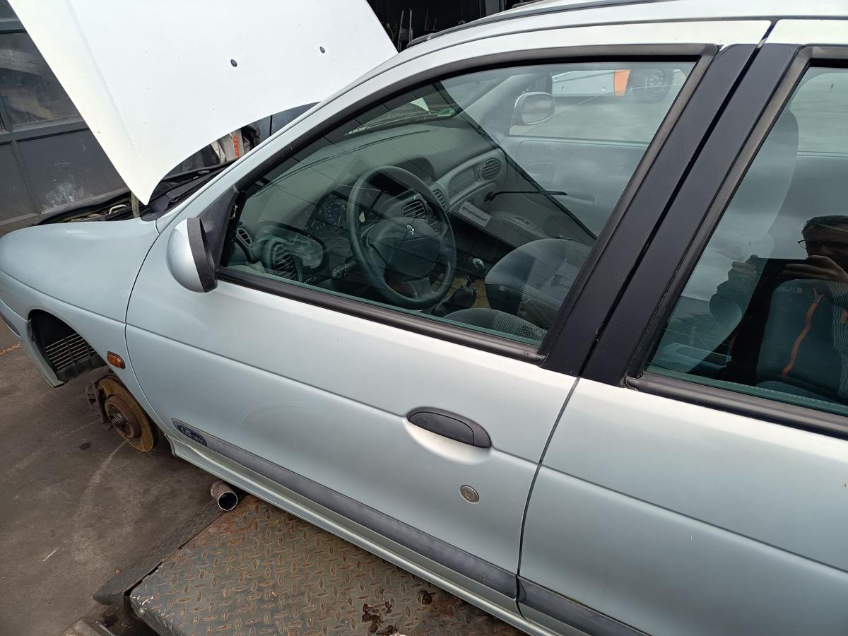Renault Megane original T&uuml;r vorne links MV632 Polargrau Baujahr 2001