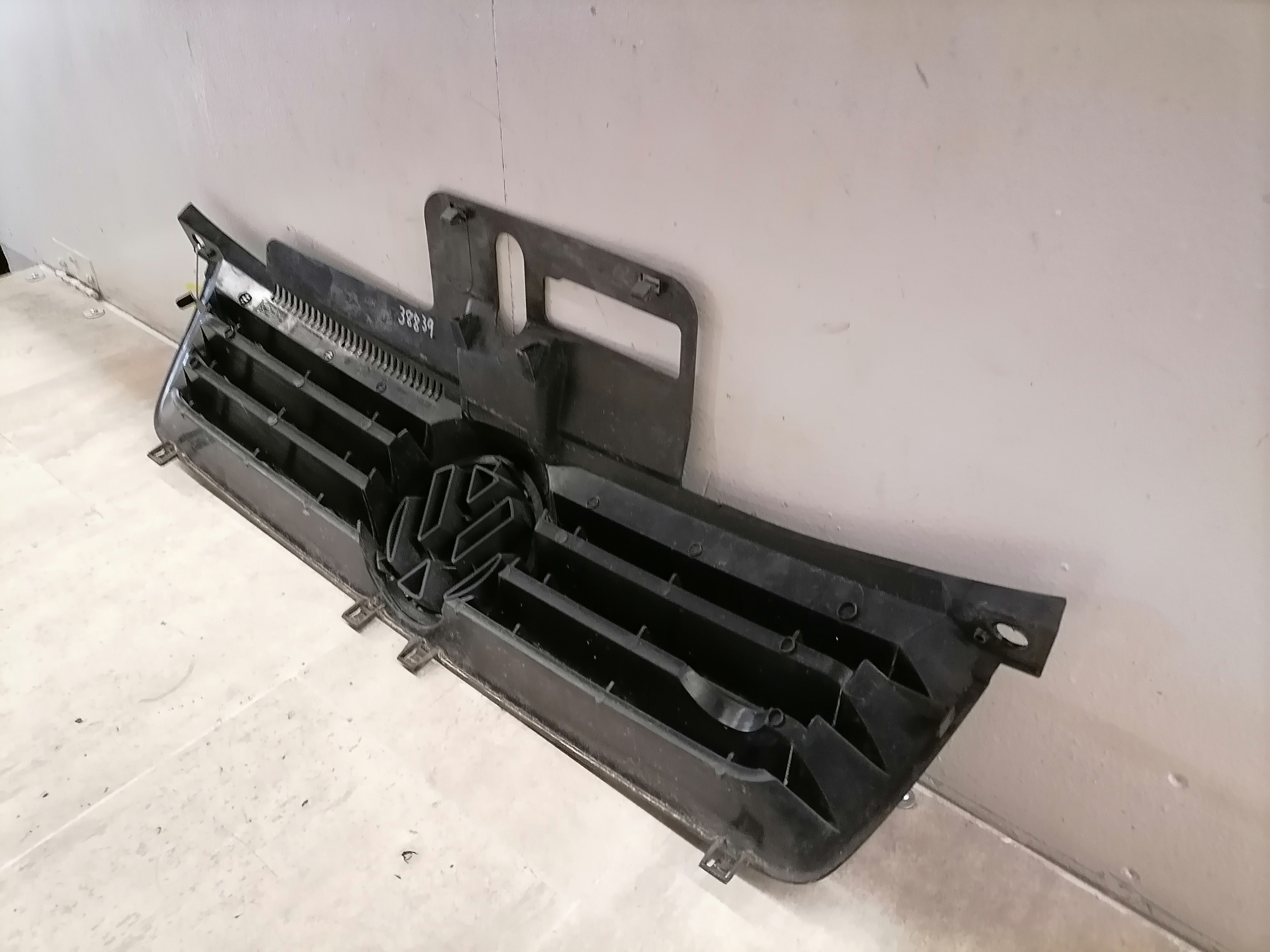 VW Polo 9N Kühlergrill 6Q0853651C Frontgrill Grill vorn