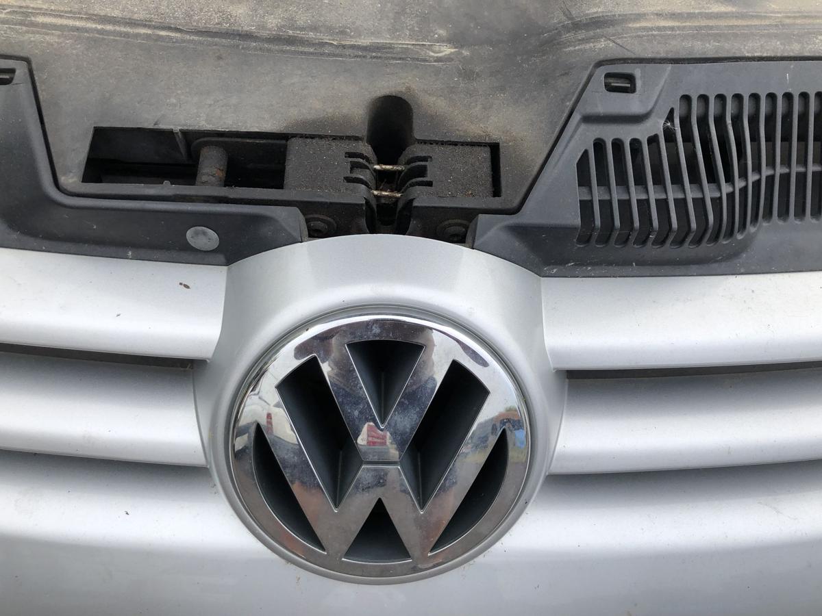 VW Golf 5 1K K&uuml;hlergrill Grill Frontgrill mit Logo LA7W Reflexsilber Metallic