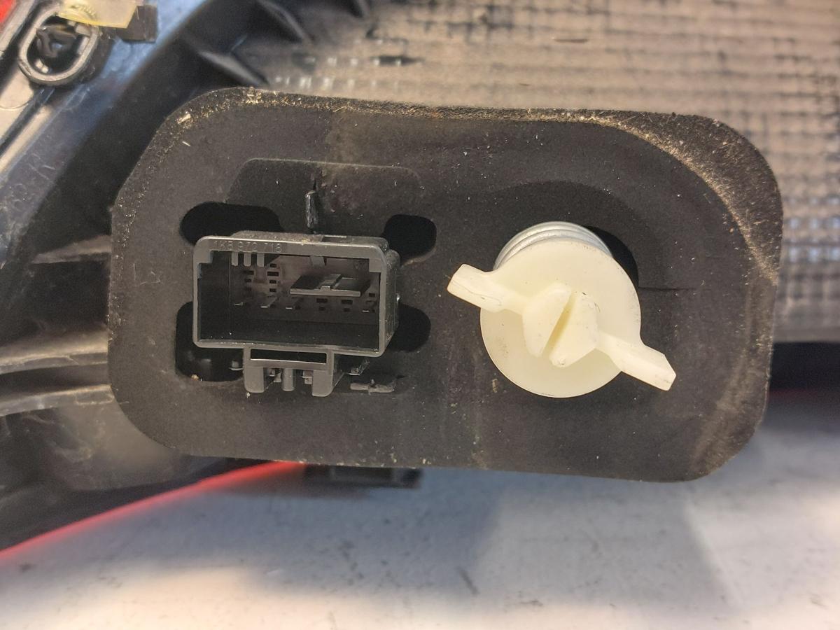 VW Passat 3G B8 Limo Rückleuchte rechts Rücklicht Außenteil mit LED Heckleuchte VW Passat 3G B8 Limo Rückleuchte rechts Rücklicht Außenteil mit LED Heckleuchte