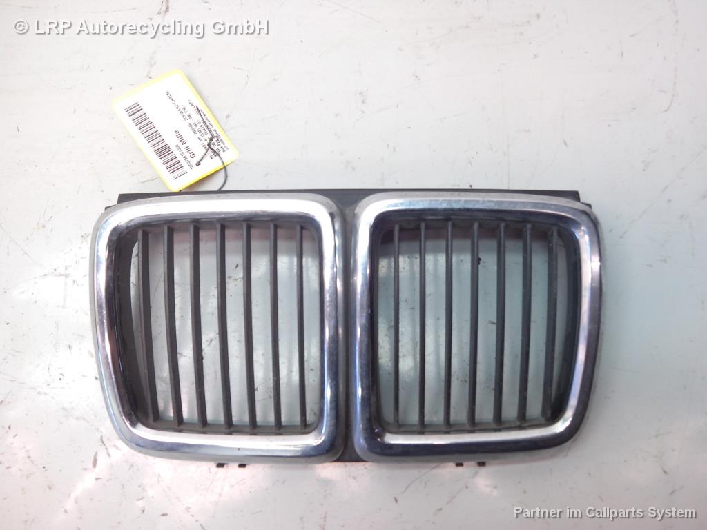 Grill Mitte 51131908697 19086970 BMW 7-Er (E32) (86-94) BJ: 1991