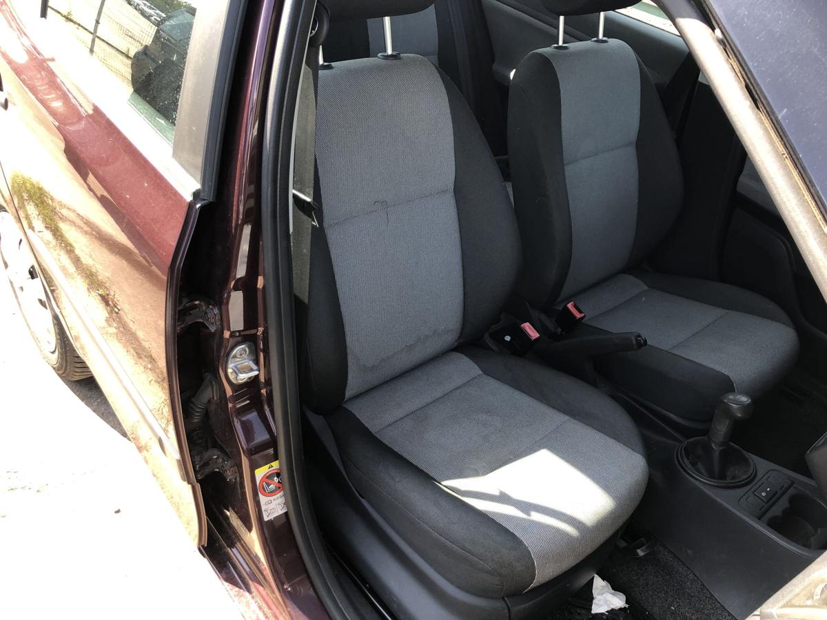 Skoda Fabia 5J Sitz vorn rechts Stoff ohne Heizung Beifahrersitz Autositz