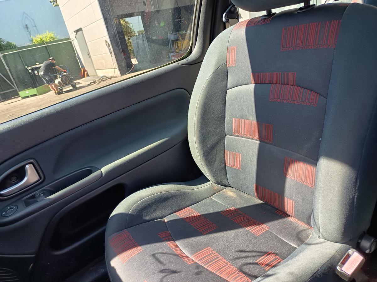 Renault Clio II orig Sitz vorn rechts 3-türer Beifahrersitz klappbar Bj 2005