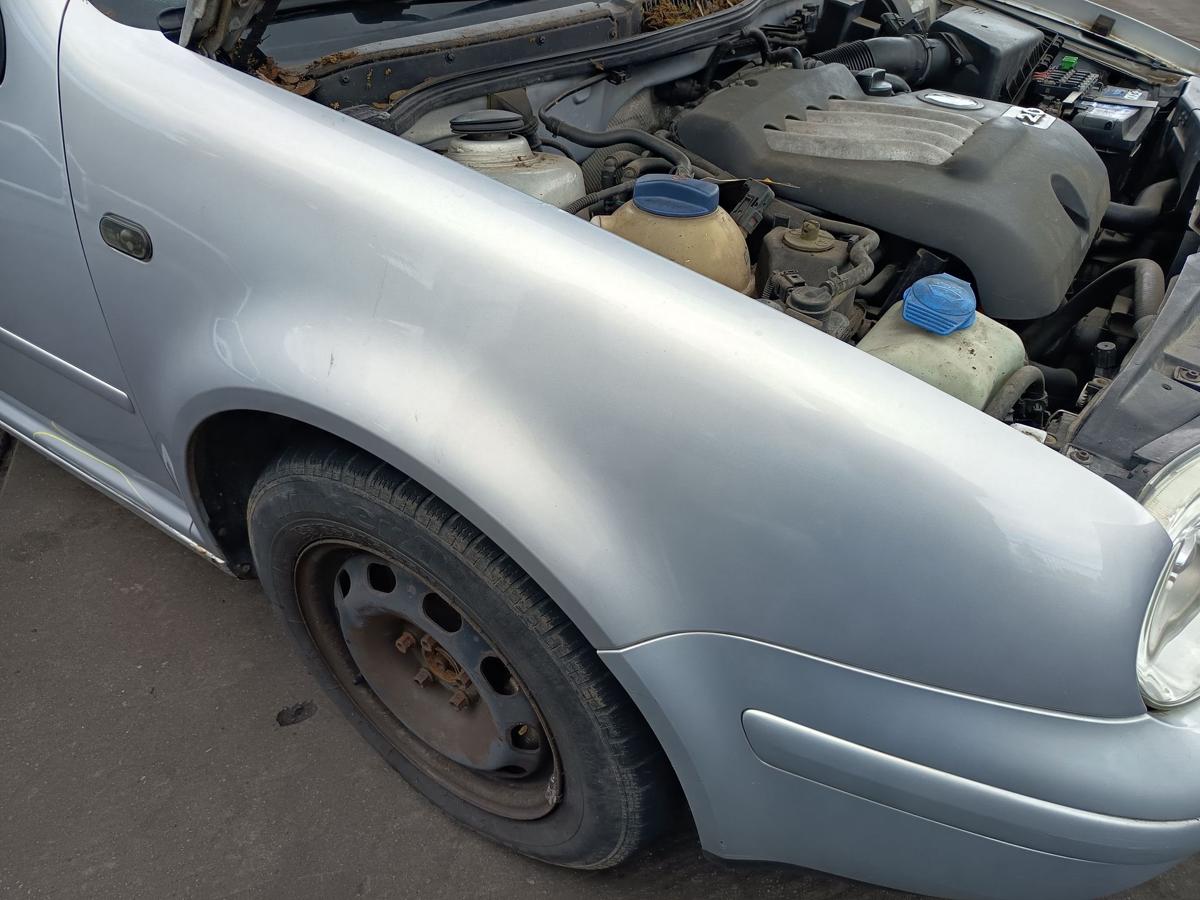 VW Golf IV original Kotfl&uuml;gel rechts LB7Z Satinsilber Baujahr 2000