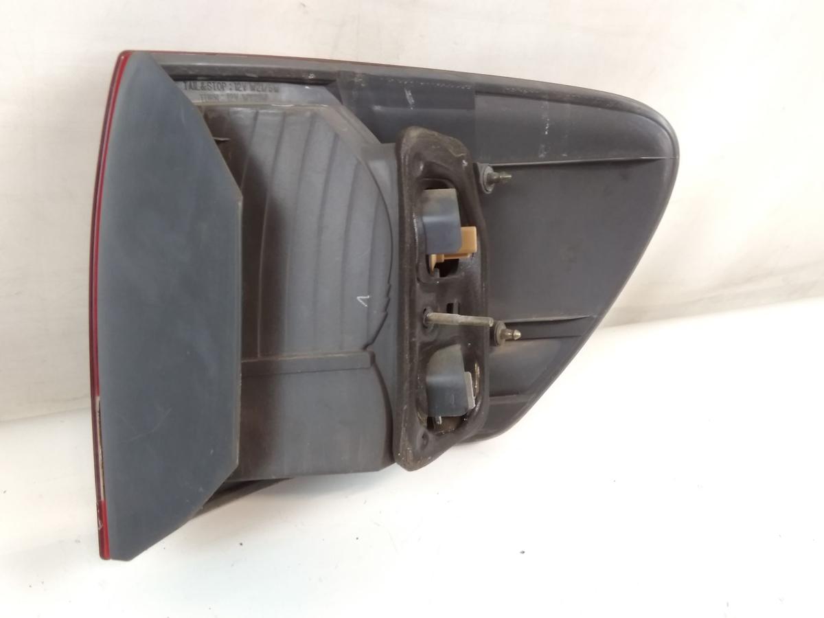 Toyota Avensis Verso original Rückleuchte Heckleuchte links außen Bj.2001