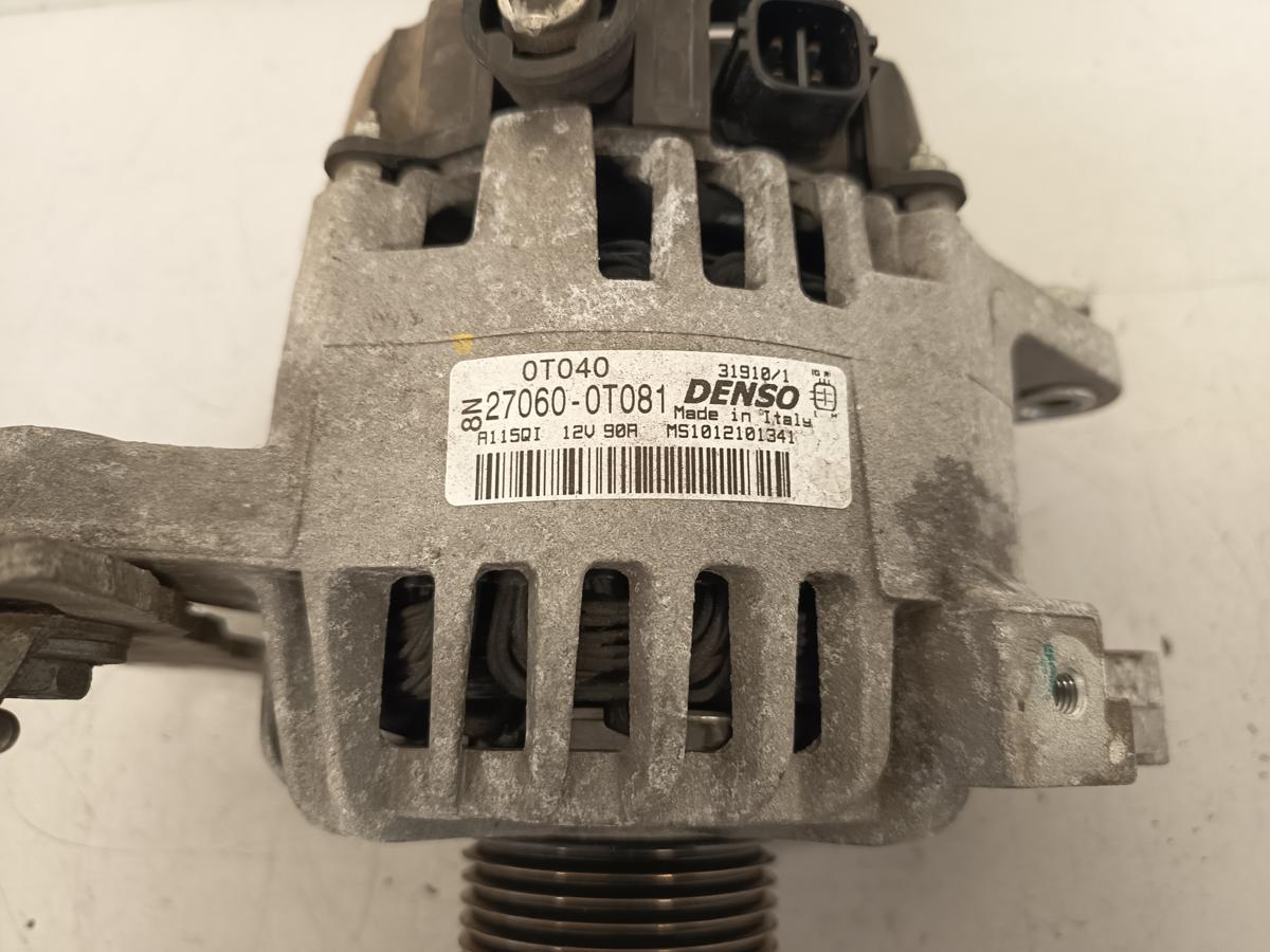 Toyota Auris E15 original Lichtmaschine 27060-0T081 90A Bj 2011