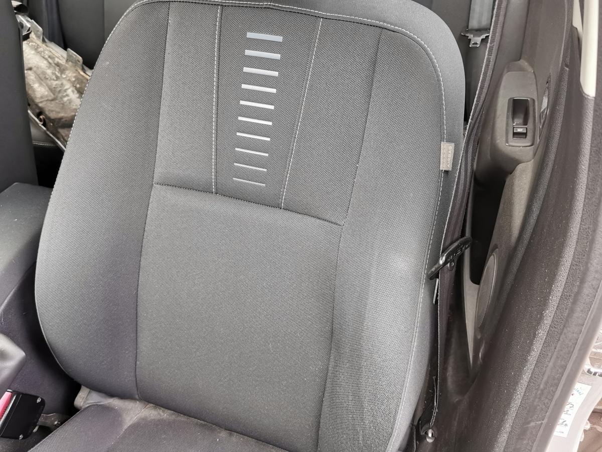 Renault Megane III KZ Kombi Fahrersitz Sitz Autositz vorn links Stoff SHZ