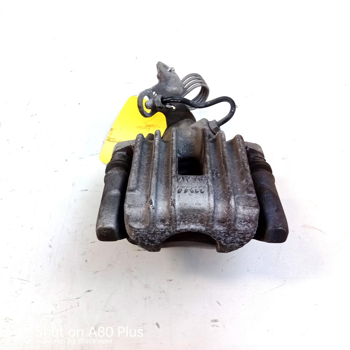 Audi A3 8P original Bremssattel Hinterachse links mit Tr&auml;ger 253x10mm Bj.2003