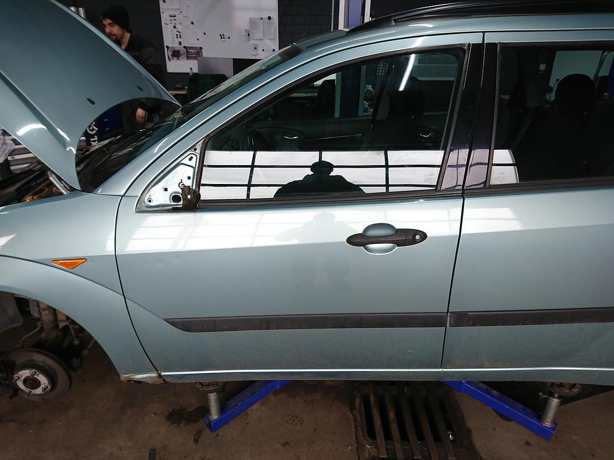 Ford Focus I Turnier Ghia orig Tür vorne links Fahrertür Aquarius met Bj 99-01