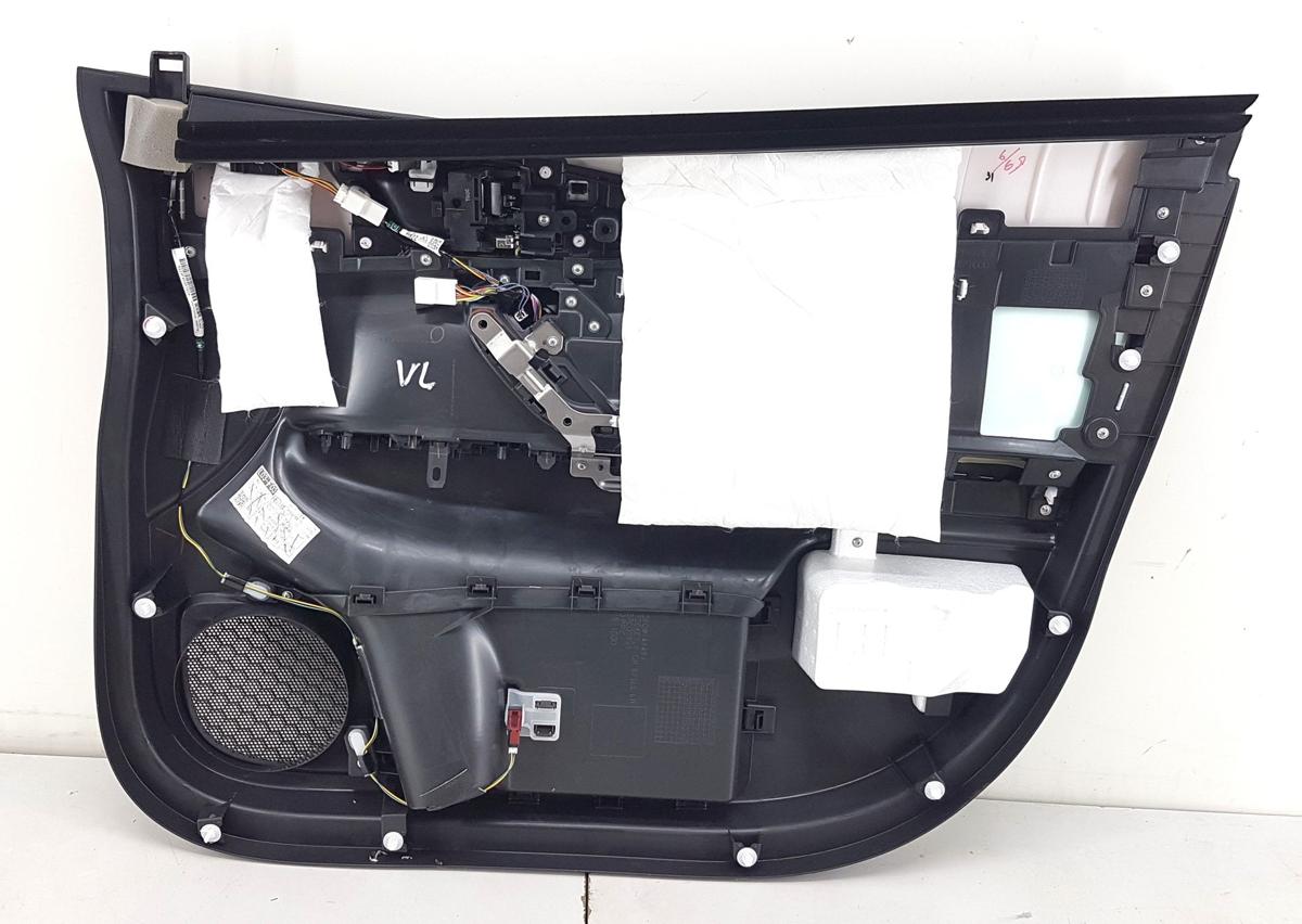 Mitsubishi Eclipse Cross T&uuml;rverkleidung vorn links in schwarz Bj2023