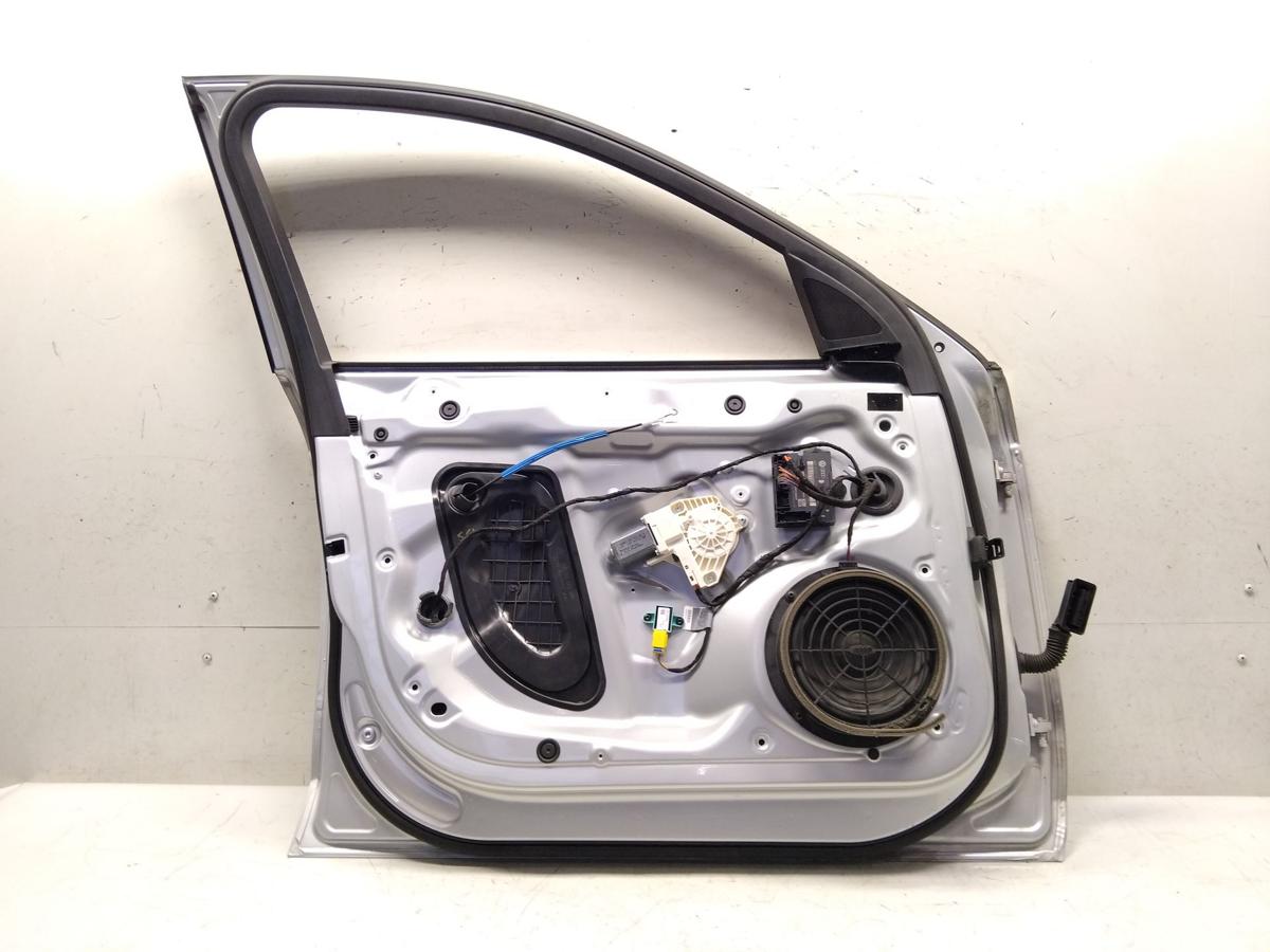 Audi A4 8K B8 T&uuml;r vorn links Fahrert&uuml;r eissilbermetallic besch&auml;digt Bj.2009