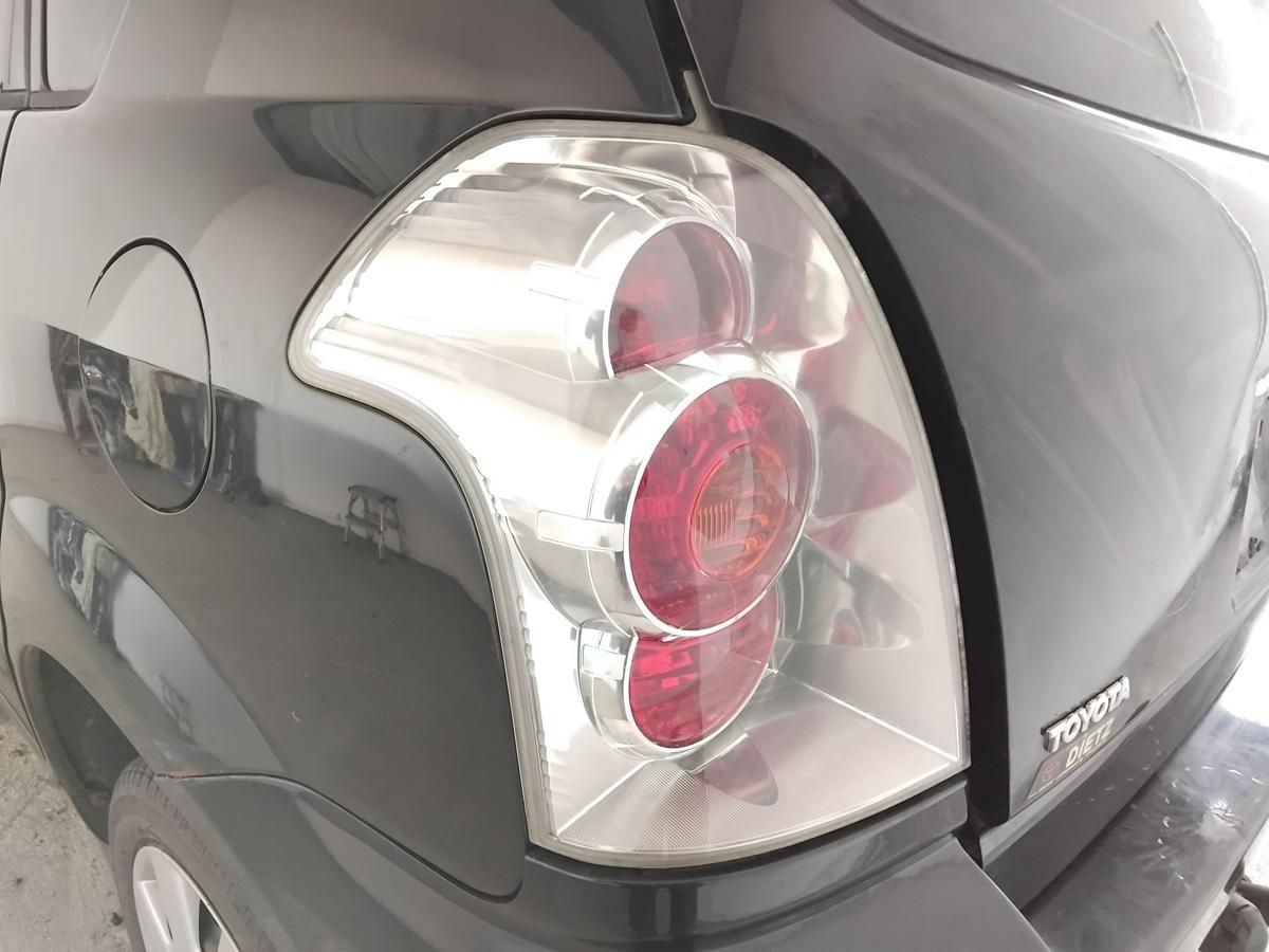 Toyota Corolla Verso II AUR10 original Rückleuchte Schlussleuchte links BJ2006