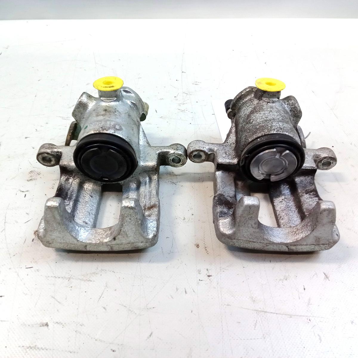Audi 80 B4 Satz Bremss&auml;ttel Hinterachse 2.0 85kw 2WD Bj.1994