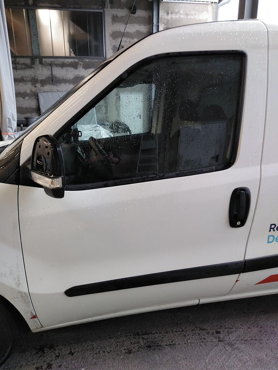 Opel Combo D Tür vorn links Fahrertür polarweiss 249 Bj.2014
