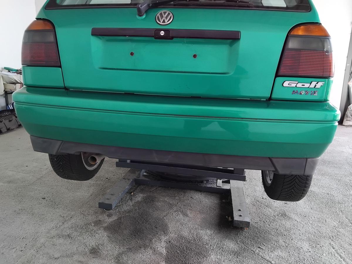 VW Golf 3 1H orig Sto&szlig;f&auml;nger Sto&szlig;stange hinten LD6P fashiongr&uuml;n Flie&szlig;heck BJ1995