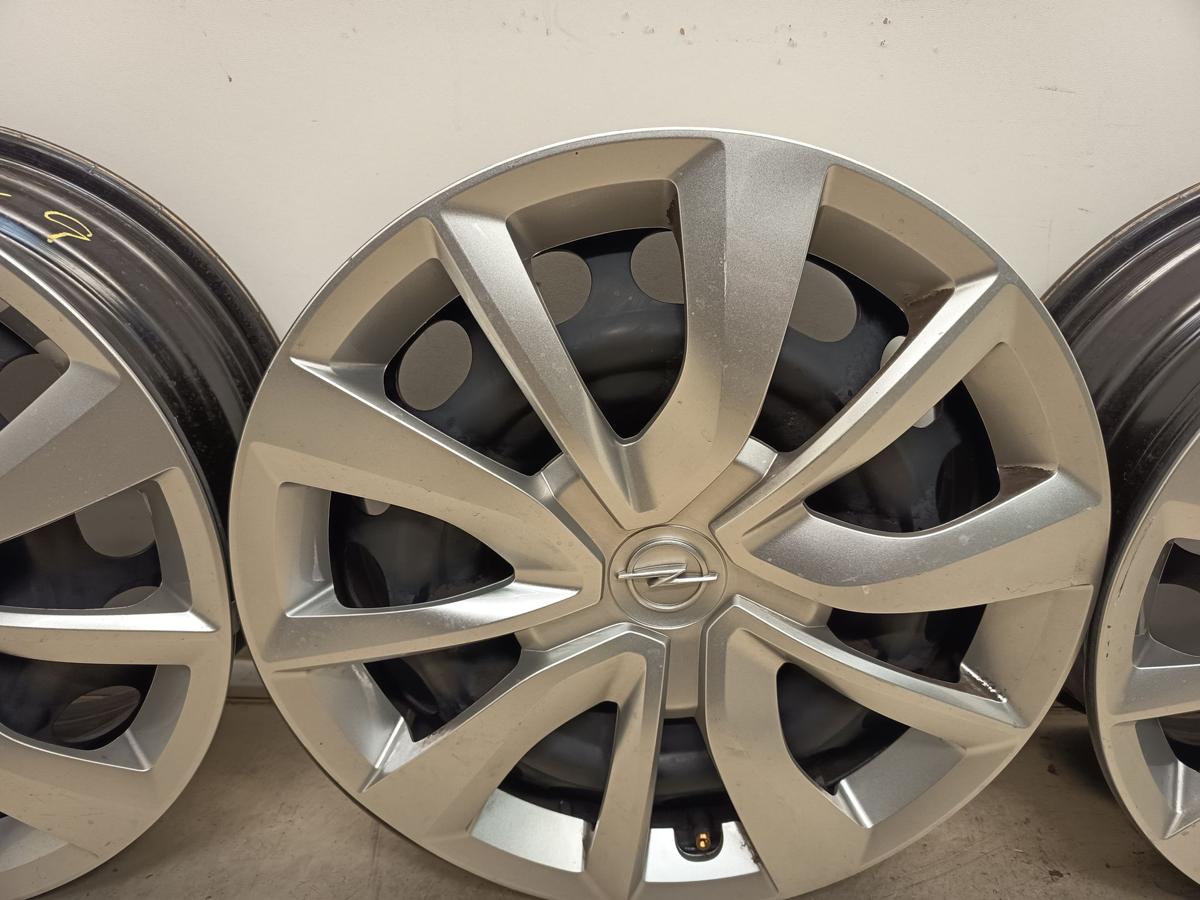 Opel Corsa F / Peugeot 208 Satz Stahlfelgen 6,5x15 ET32 mit Radzierblenden