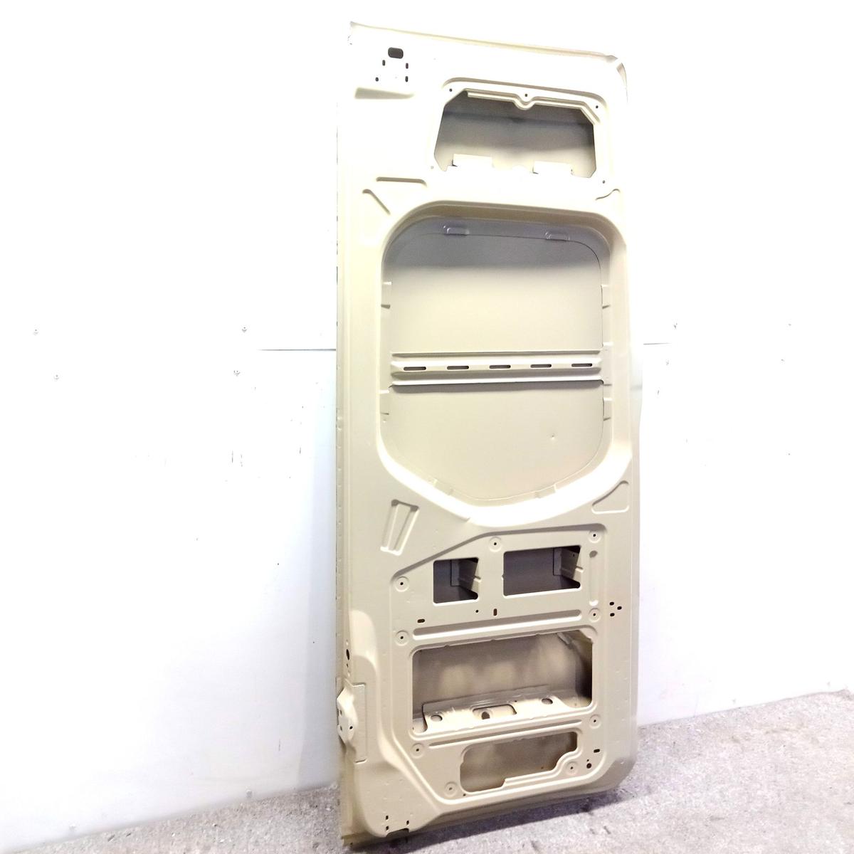 Mercedes Sprinter 907 Heckfl&uuml;gelt&uuml;r links besch&auml;digt Bj.2020