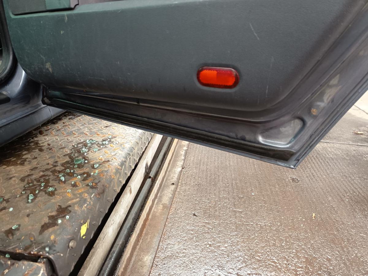 VW Sharan original T&uuml;r hinten rechts LR7K grau Baujahr 2009