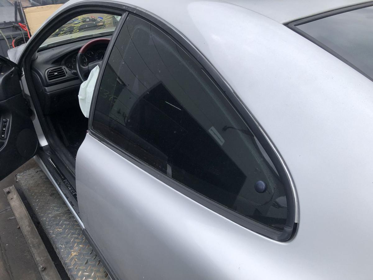 Peugeot 406 Coupe original Seitenscheibe links Ausstellfenster Bj 2002
