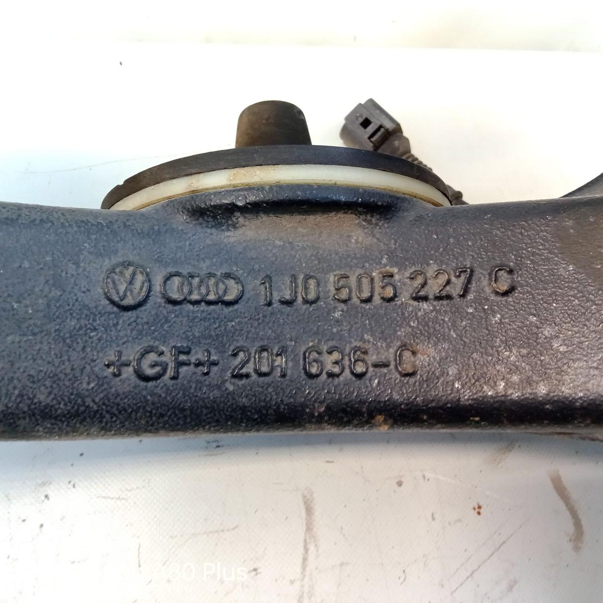 VW Bora 4-Motion Allrad Achsschenkel Achslenker Hinterachse links Bj.2000