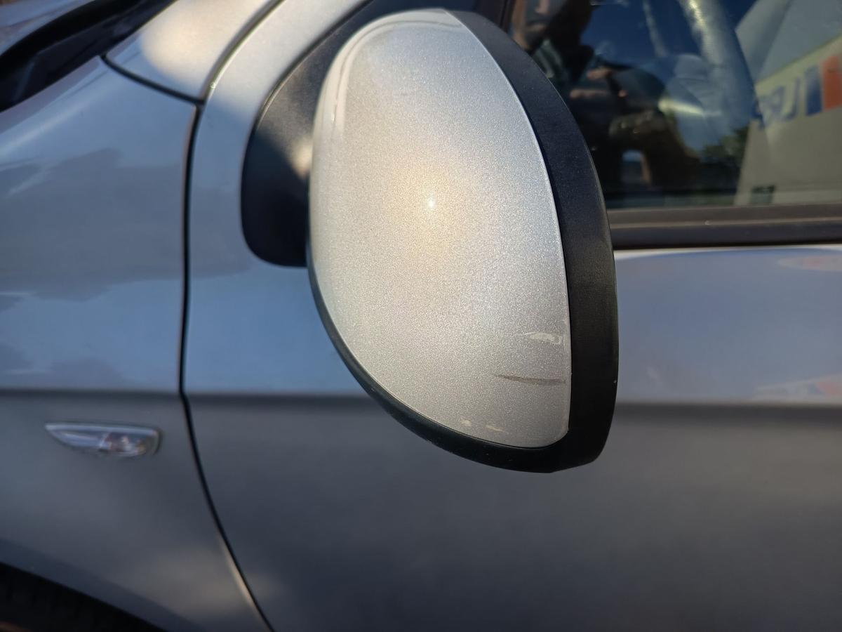 Hyundai i20 original Aussenspiegel links elektrisch FG Sleek silver Bj 2011