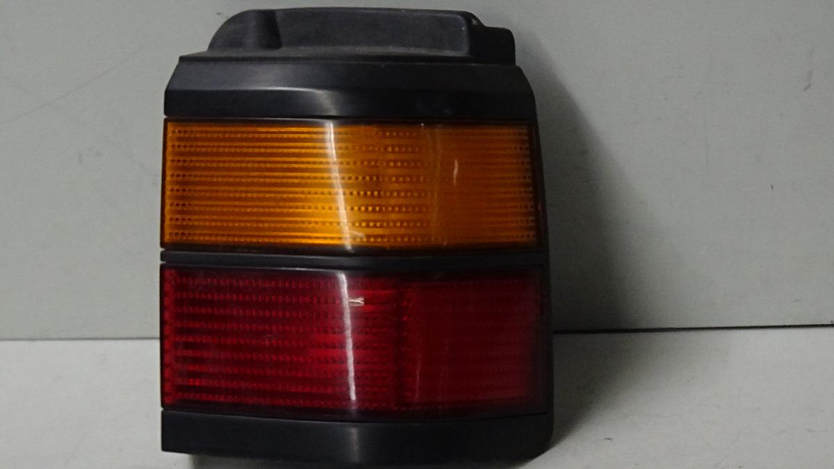 VW Passat 35I Variant BJ1991 Rückleuchte Rücklicht außen rechts 333945112 gelb rot