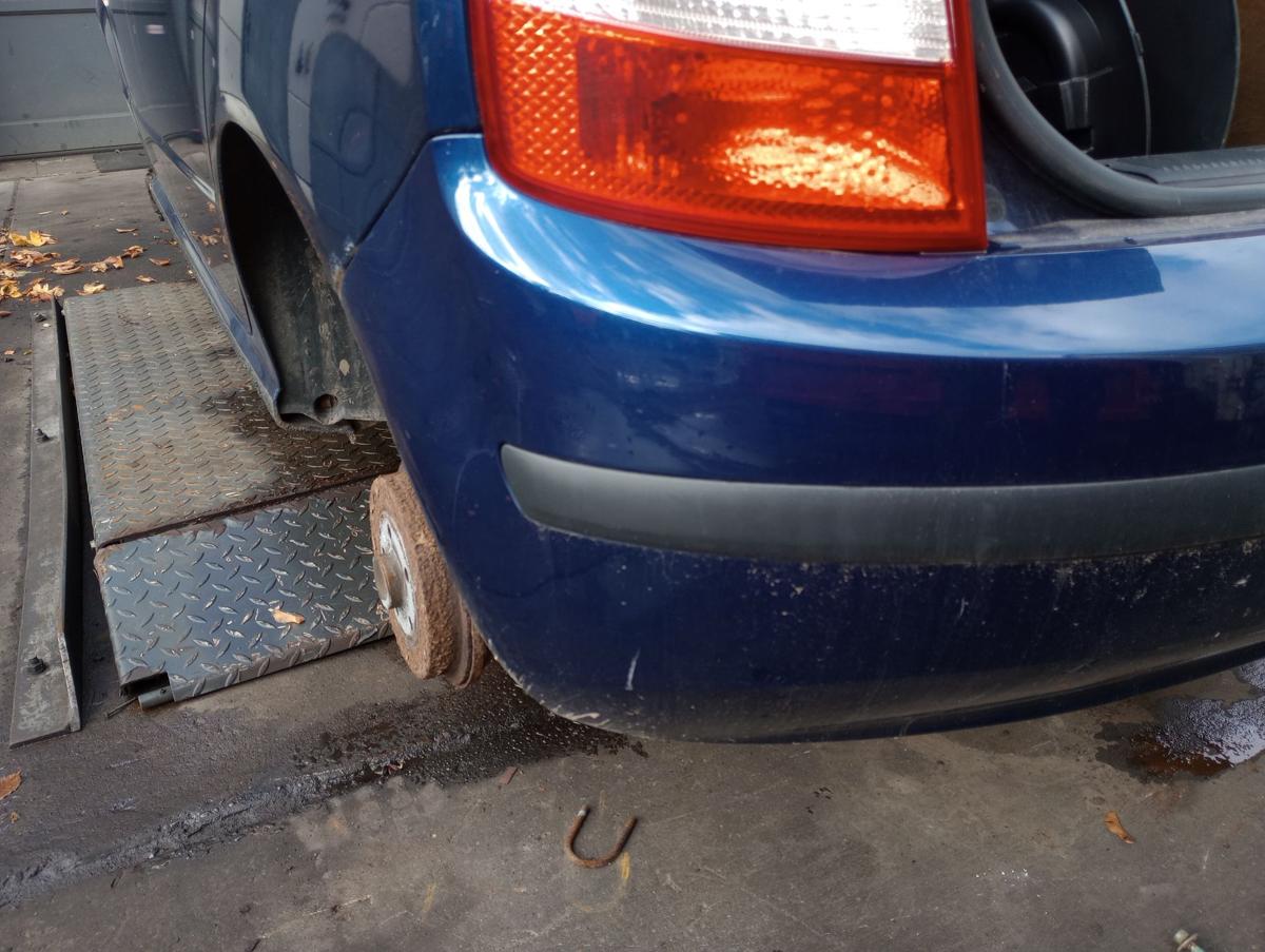 Skoda Fabia 6Y Limo orig Stoßstange hinten F5Q Blau Facelift Bj 2006